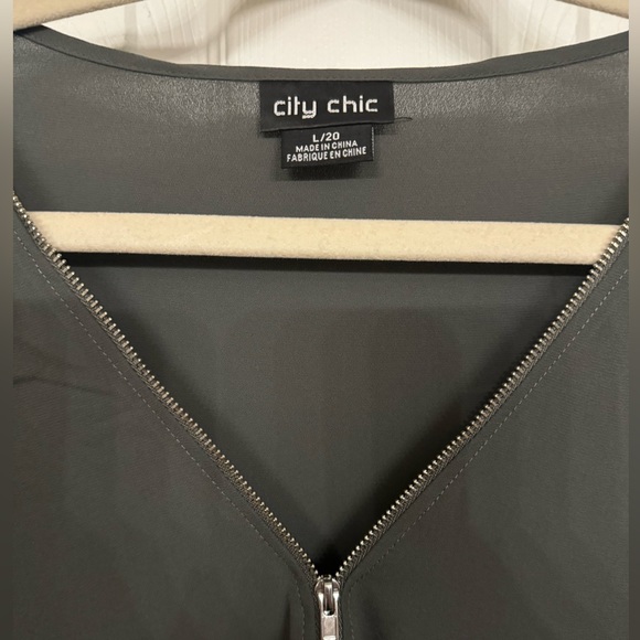 NWOT City Chic Sexy Fling Elbow Sleeve Top - “deep sage”, sz 20 - Picture 2 of 3